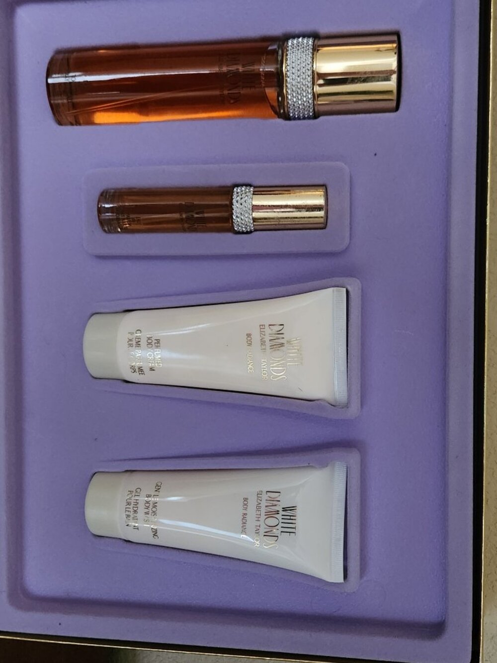 White Diamonds Perfume Gift Set - Picture 2 of 2